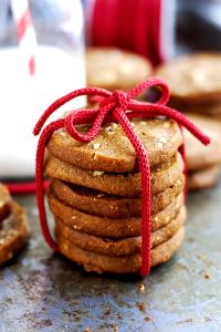 1 cookie (23 g) Ginger Cookies with Sliced Almonds