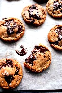 1 cookie (23 g) Gourmet & All Natural Chunky Chocolate Chip Cookies