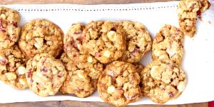 1 cookie (25 g) Strawberry Filled Oatmeal Cookies