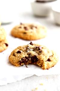 1 cookie (26 g) Gluten Free Chocolate Chocolate Chip Cookies