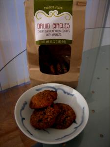 1 cookie (28 g) Druid Circles Chewy Oatmeal Raisin Cookies with Walnuts