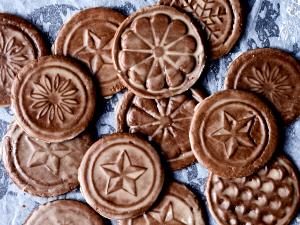 1 cookie (29 g) Sugar Glazed Soft Gingerbread Cookies