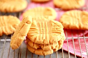 1 Cookie (3" Dia) Peanut Butter Cookies (From Recipe)