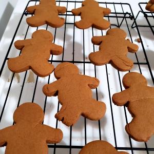 1 cookie (3 oz) Gingerbread Man Cookie