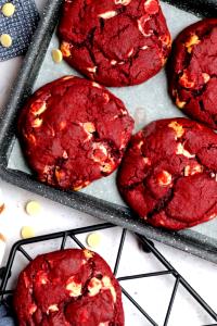 1 cookie (33 g) Red Velvet Cookies