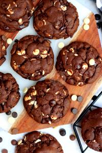 1 cookie (35 g) Triple Chocolate Cookies