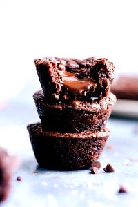 1 cookie (36 g) Melts Molten Fudge Cake Filled Cookies