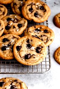 1 cookie (40 g) Chewy Chocolate Chip Cookie