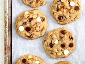 1 cookie (40 g) Kitchen Sink Cookies