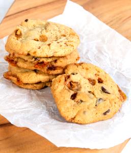 1 cookie (40 g) Toffee Almond Crunch Cookie