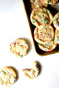 1 cookie (59 g) Confetti Cookie with M&M