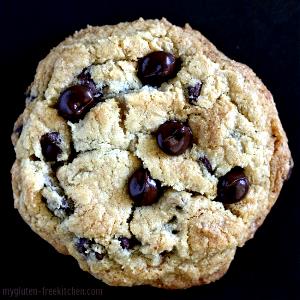 1 cookie (60 g) Gluten-Free Chocolate Chip Cookies