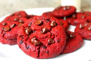 1 cookie (68 g) Red Velvet Cookie