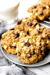 1 cookie (78 g) Chocolate, Oatmeal and Craisin Cookie