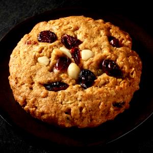 1 cookie (85 g) Macadamia Oat Cookie