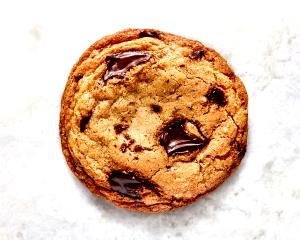 1 cookie (94 g) Classic Milk Chocolate Chunk Cookie