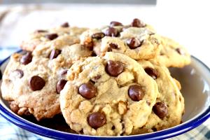 1 Cookie Chocolate Chip With Walnuts Cookie