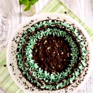 1 cookie Chocolate Mint Cookie Cakes