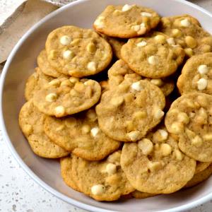 1 Cookie White Chocolate Macademia Nut Cookie