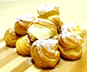 1 cream puff (2.75 oz) Vanilla Custard Cream Puff