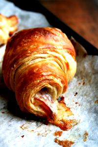 1 croissant (6 oz) Ham & Cheese Croissant