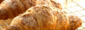 1 croissant (85 g) Almond Croissant