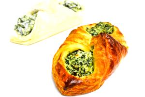 1 croissant Spinach & 3 Cheese Croissant