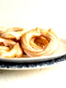 1 cruller (47 g) Glazed Crullers