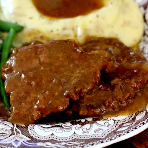 1 Cubic Inch Boneless Cooked Beef with Gravy (Mixture)