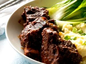 1 Cubic Inch, With Bone (yield After Bone And Fat Removed) Barbecued Beef Shortribs with Sauce (Lean Only Eaten)