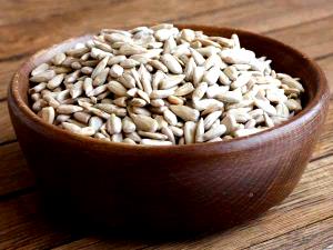 1 Cup (1" Pieces) Garland Chrysanthemum (Without Salt, Drained, Cooked, Boiled)