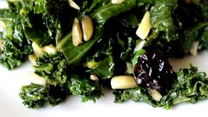 1 cup (100 g) Kale Cranberry Pepita Salad