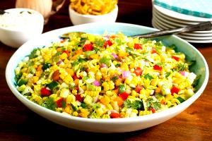 1 cup (100 g) Mexican-Style Street Corn Chopped Salad Kit