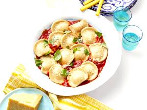 1 cup (103 g) Caprese Duet Ravioli