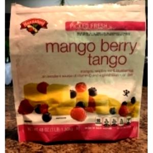 1 cup (140 g) Mango Berry Tango
