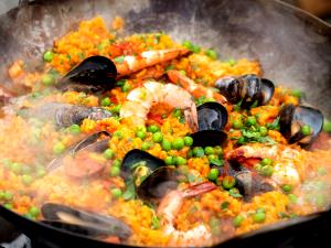 1 cup (140 g) Seafood Paella