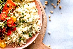 1 cup (152 g) Quinoa & Brown Rice with Garlic & Herbs