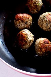 1 cup (177 g) Vegan Meatballs & Marinara