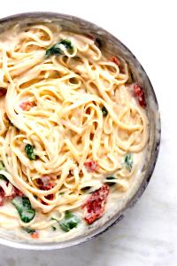 1 cup (227 g) Creamy Chicken Alfredo with Sun Dried Tomatoes