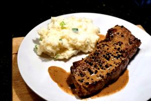 1 cup (227 g) Steak Au Poivre