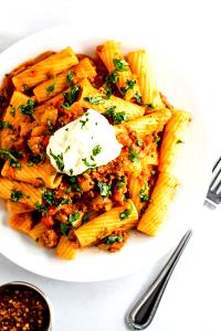 1 cup (230 g) Pasta Rigatoni Ala Bolognese