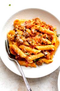 1 cup (233 g) Penne Toscana with Italian Sausage