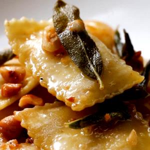 1 cup (243 g) Butternut Squash Ravioli with Alfredo Sauce