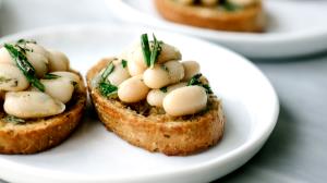 1 cup (245 g) White Bean & Kale Soup