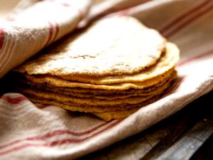 1 cup (249 g) World Recipes - Tortilla Y Pollo