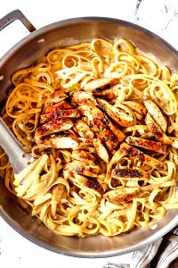 1 cup (255 g) Blackened Chicken Tender Alfredo with Fettuccini