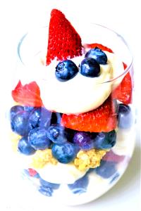 1 cup (270 g) Mixed Berries with Vanilla Flavored Yogurt Parfait