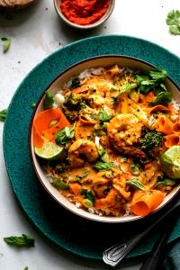 1 cup (277 g) Red Curry Shrimp