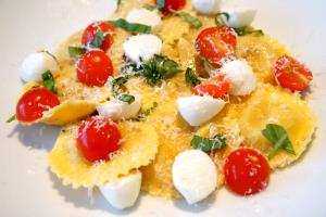 1 cup (95 g) Tomato Basil Mozzarella Ravioli
