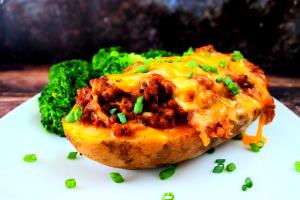 1 Cup Baked Potato Stuffed with Meat in Cream Sauce (Peel Not Eaten)